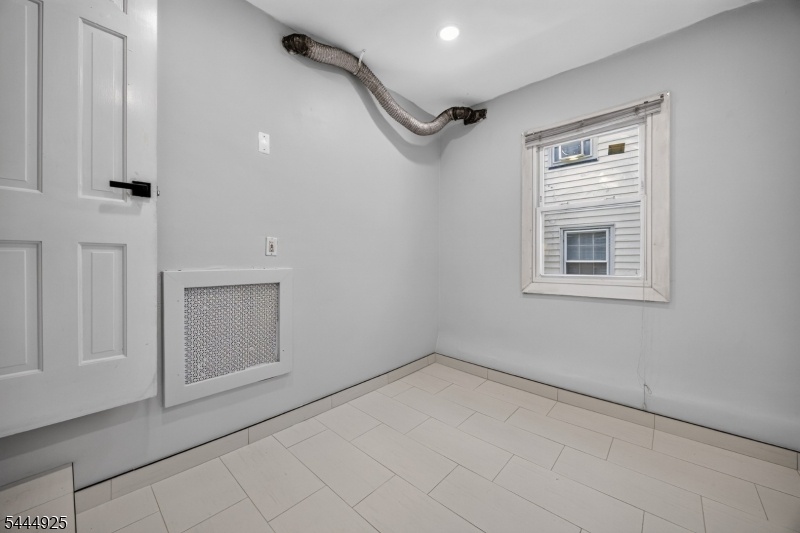 Office / Room behind Garage