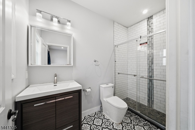 MSTR BATHROOM