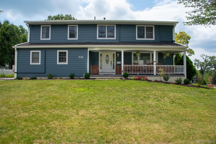 Main Residence w 4 Bedrooms &  attached 1 BR apartment