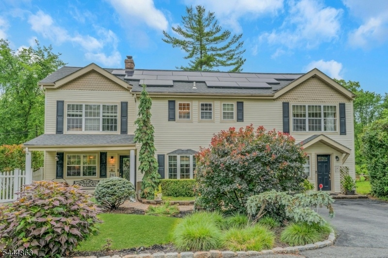 Gorgeous 3700 sq' Colonial