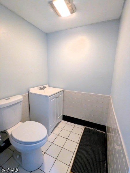 1st Floor Powder Rm 3