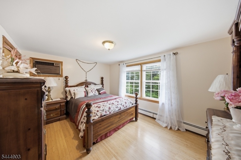 Upstairs Bedroom 2