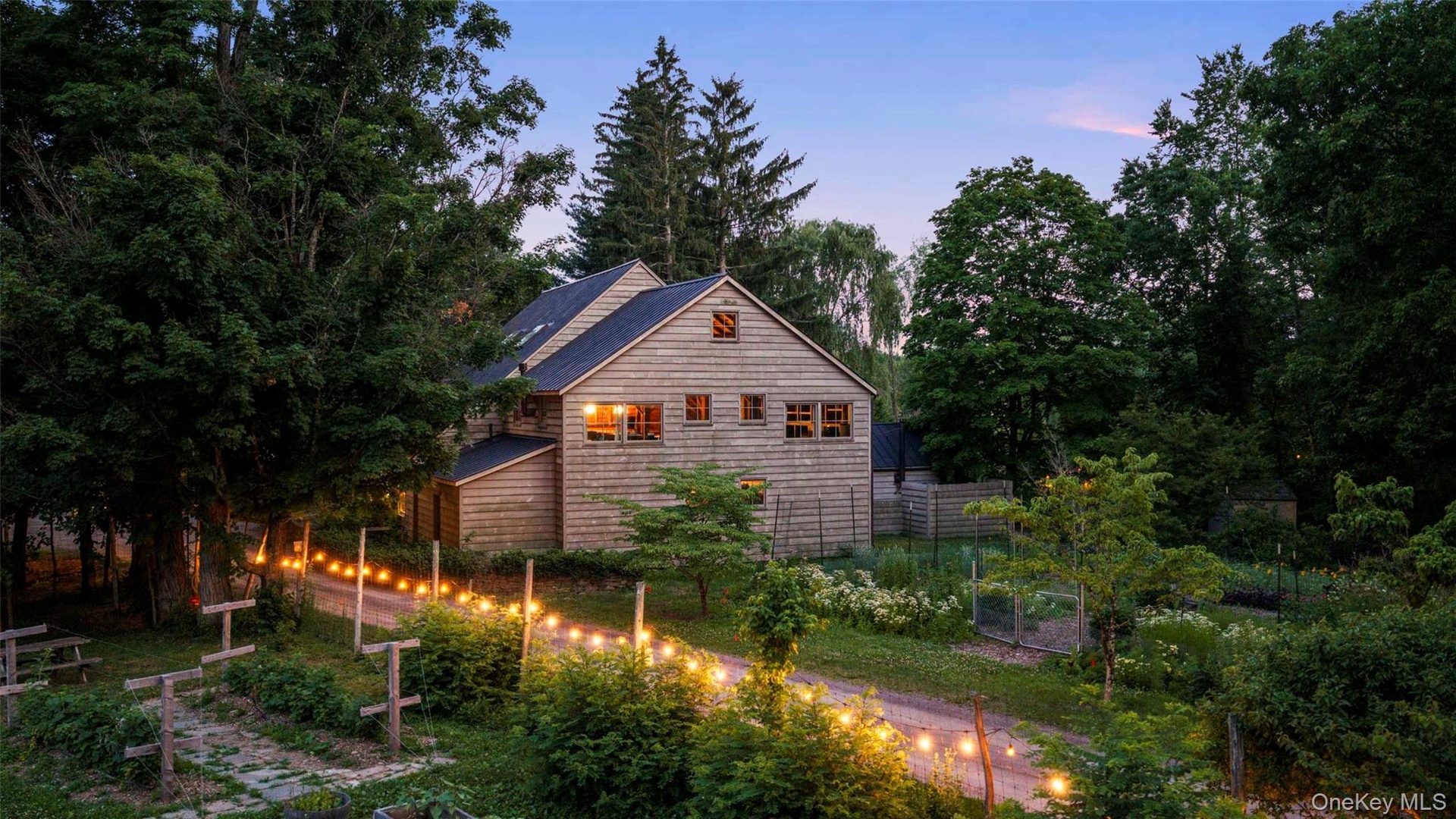 Warmly illuminated at dusk, the Broken Wing Barn invites memorable celebrations, performances, and gatherings throughout the year