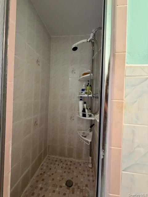 Stand shower