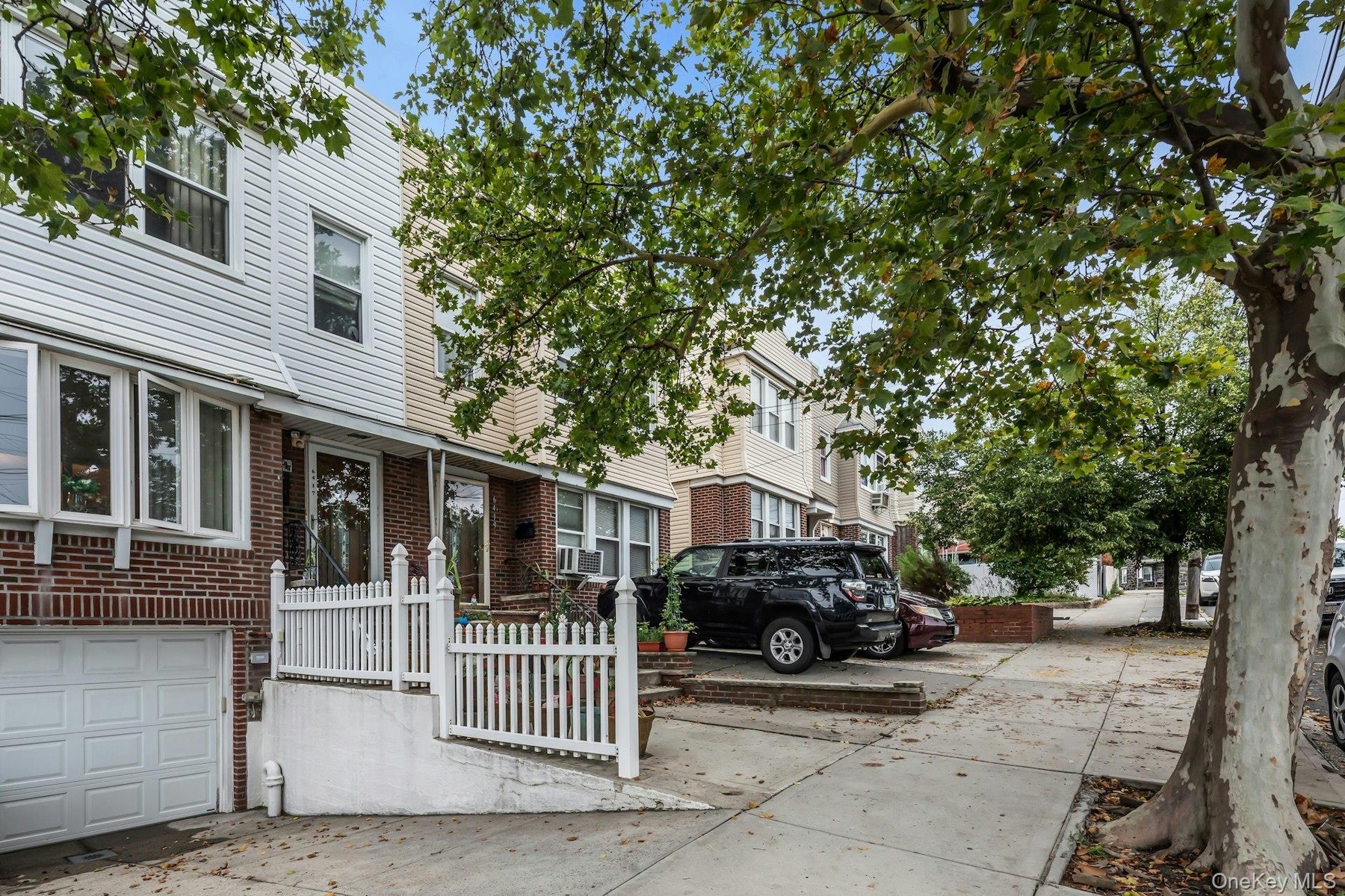 Tree-lined neighborhood with accessible/convenient mass-transit routes.