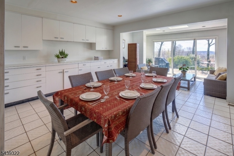 Kitchen Dining Area
