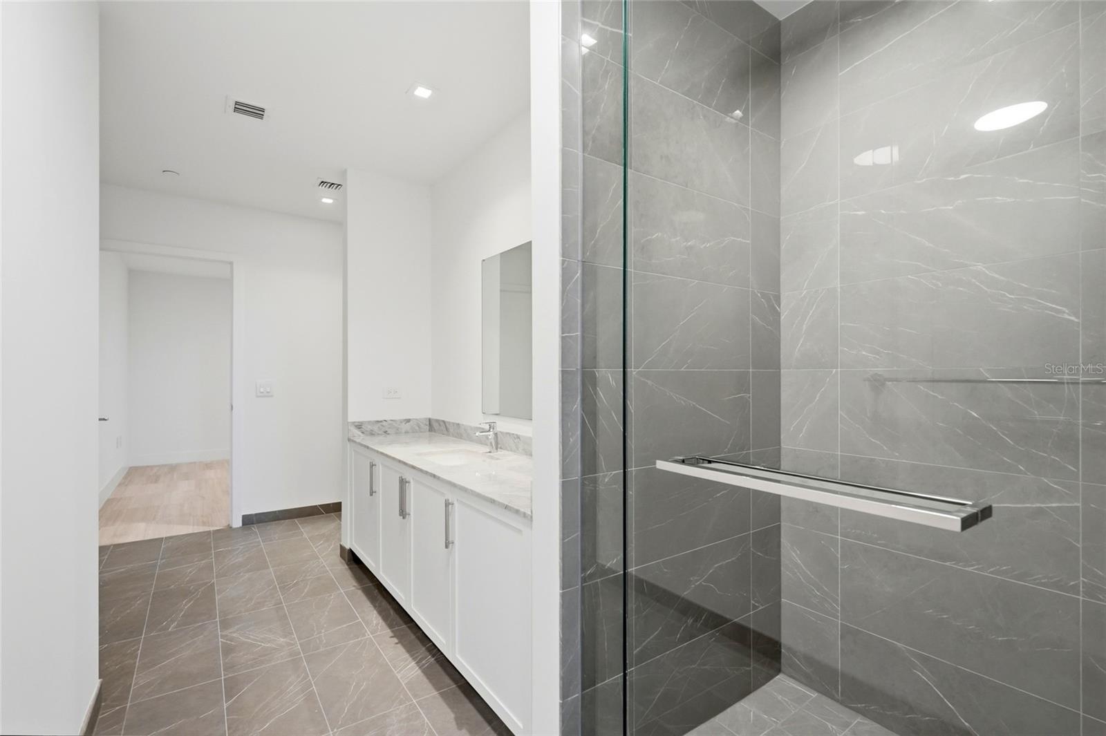 2nd bathroom