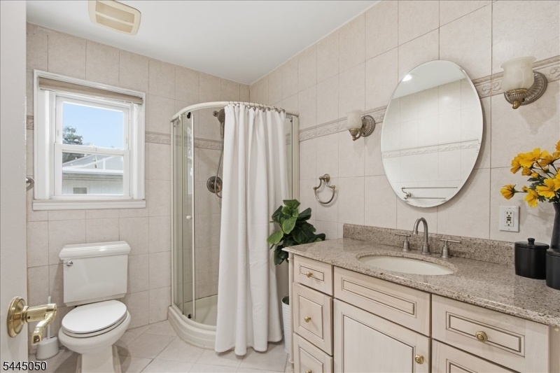 1st Floor Bathroom