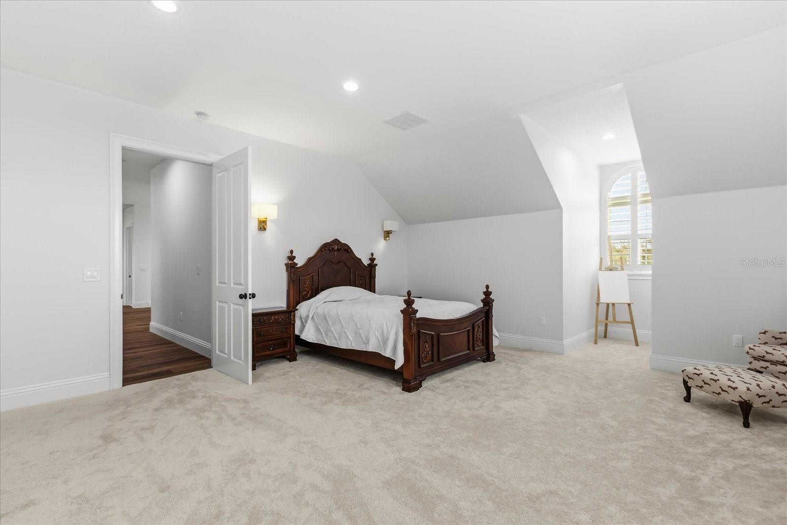 Guest room upstairs 4