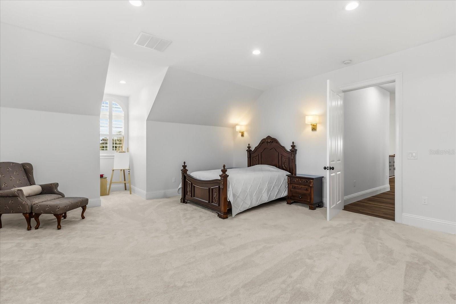 Guest room upstairs 3