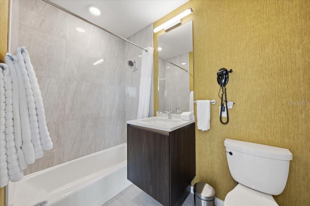 Full bathroom for guest