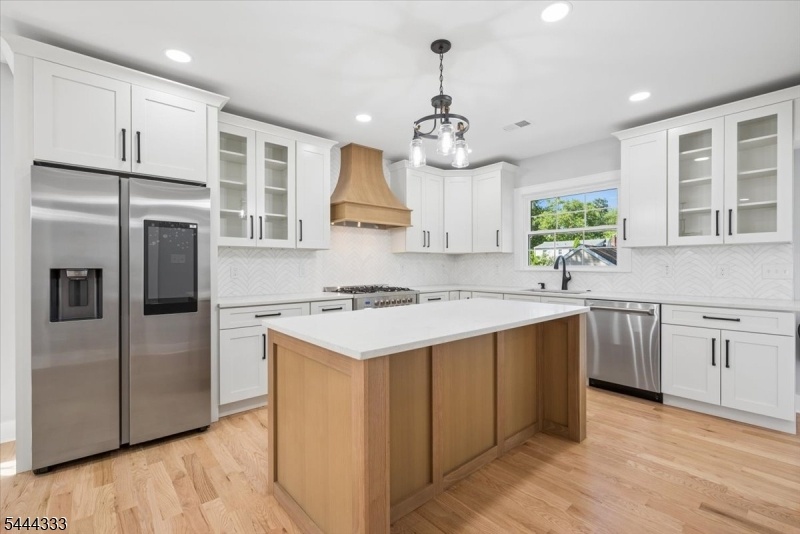 Gourmet Eat-in-Kitchen