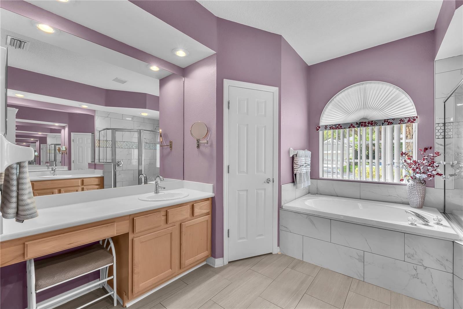 The primary en-suite features two separate vanities and sinks, a soaking tub, and a walk-in shower.