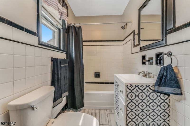 FULL BATH - 1ST FLOOR