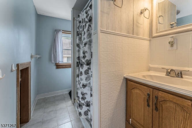 FULL BATH - 2ND FLOOR
