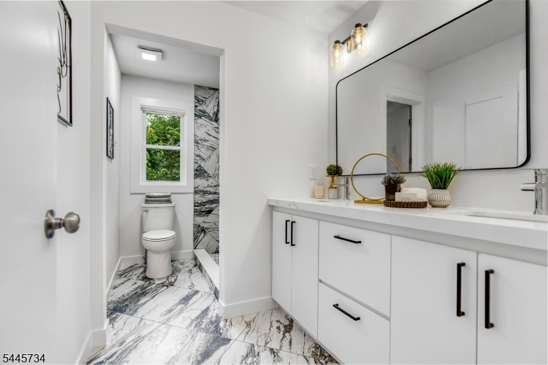 Ensuite Master Bathroom