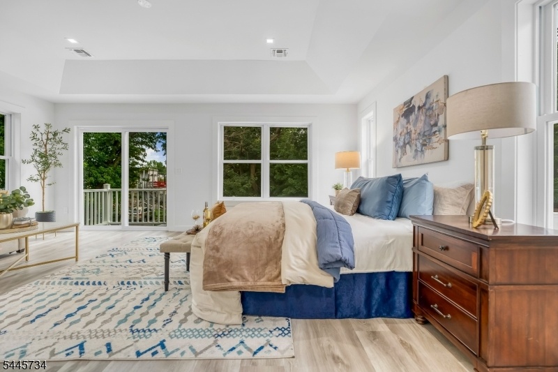 Master Bedroom w/Balcony