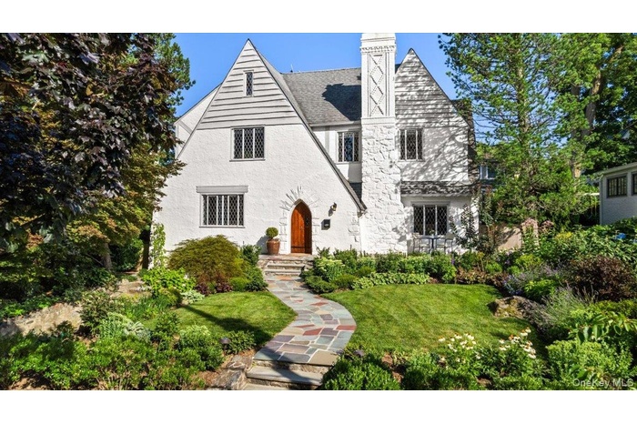 Welcome to 33 Maple Hill Drive!