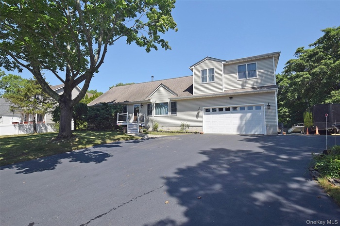 Welcome to 587 Johnson Ave Just East of Nichols Rd in Ronkonkoma
