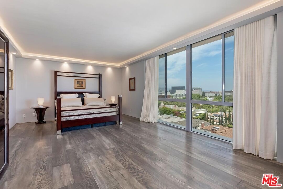Double-sized Primary Suite