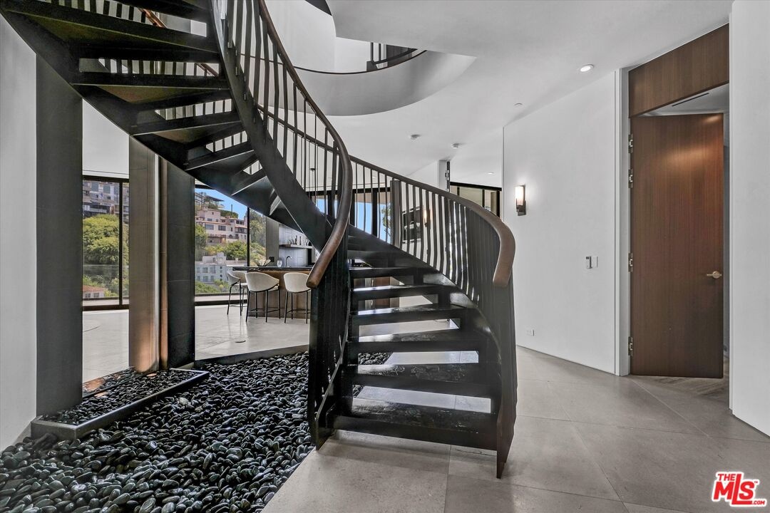 Bottom Floor Landing