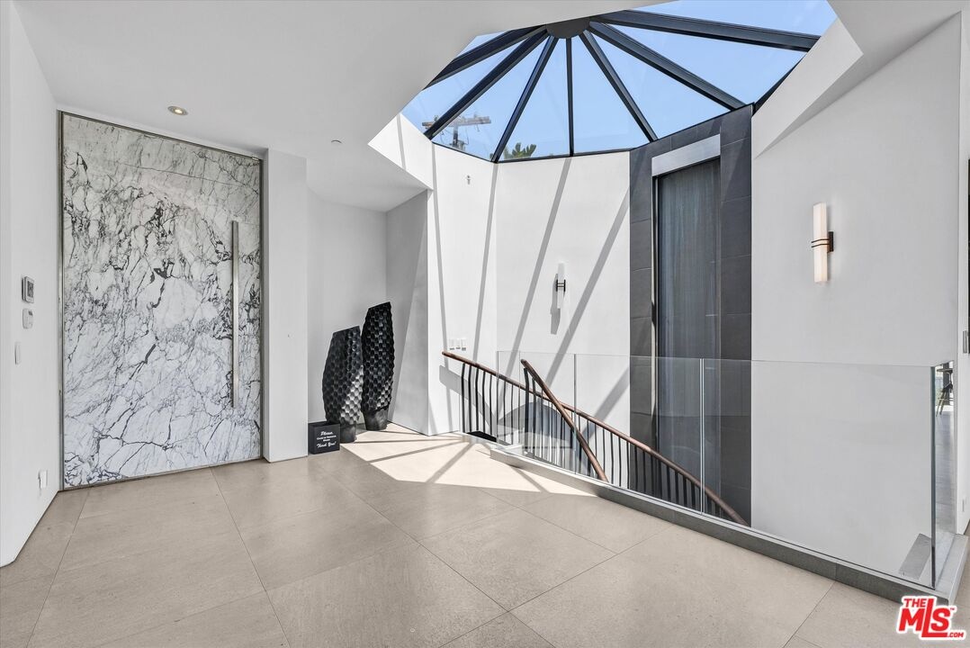 Foyer/Front Door
