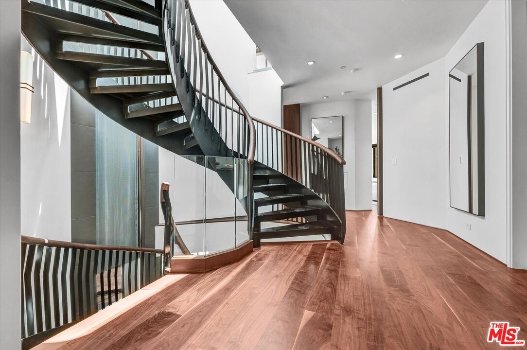 2nd Floor Landing