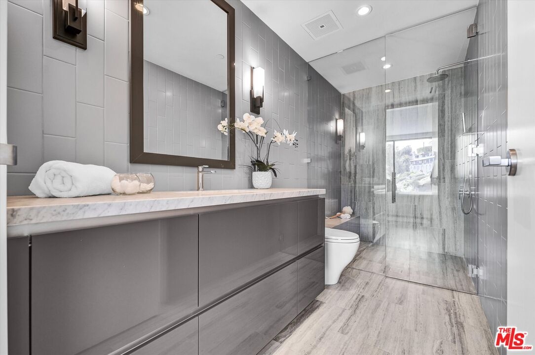 2nd Bed Bathroom