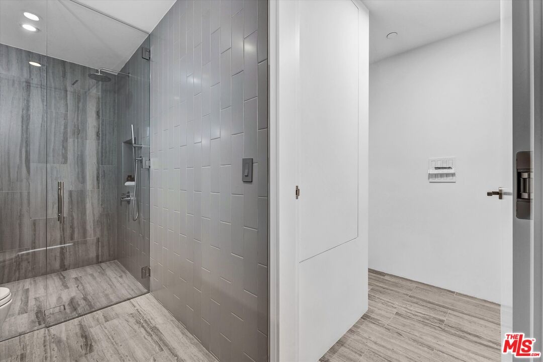 2nd Bed Bathroom