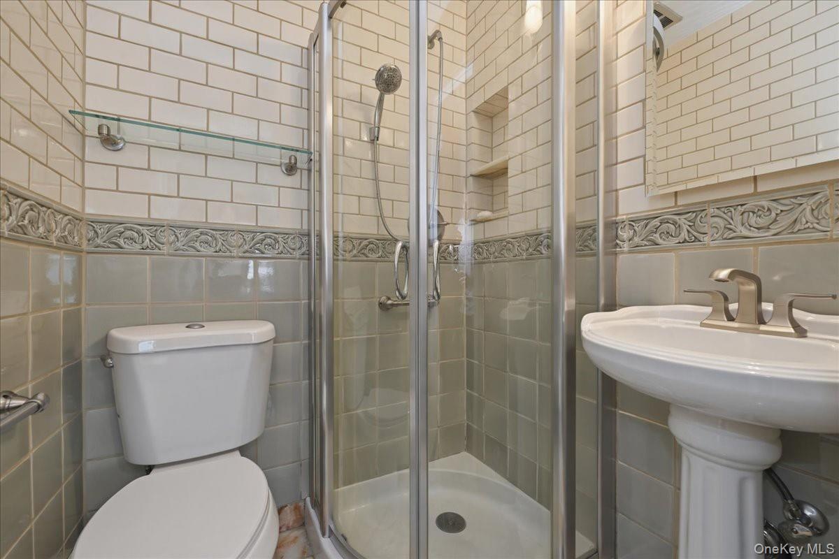 2nd Floor Primary Bathroom