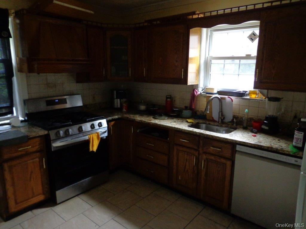 99 KITCHEN WITH GRANITE