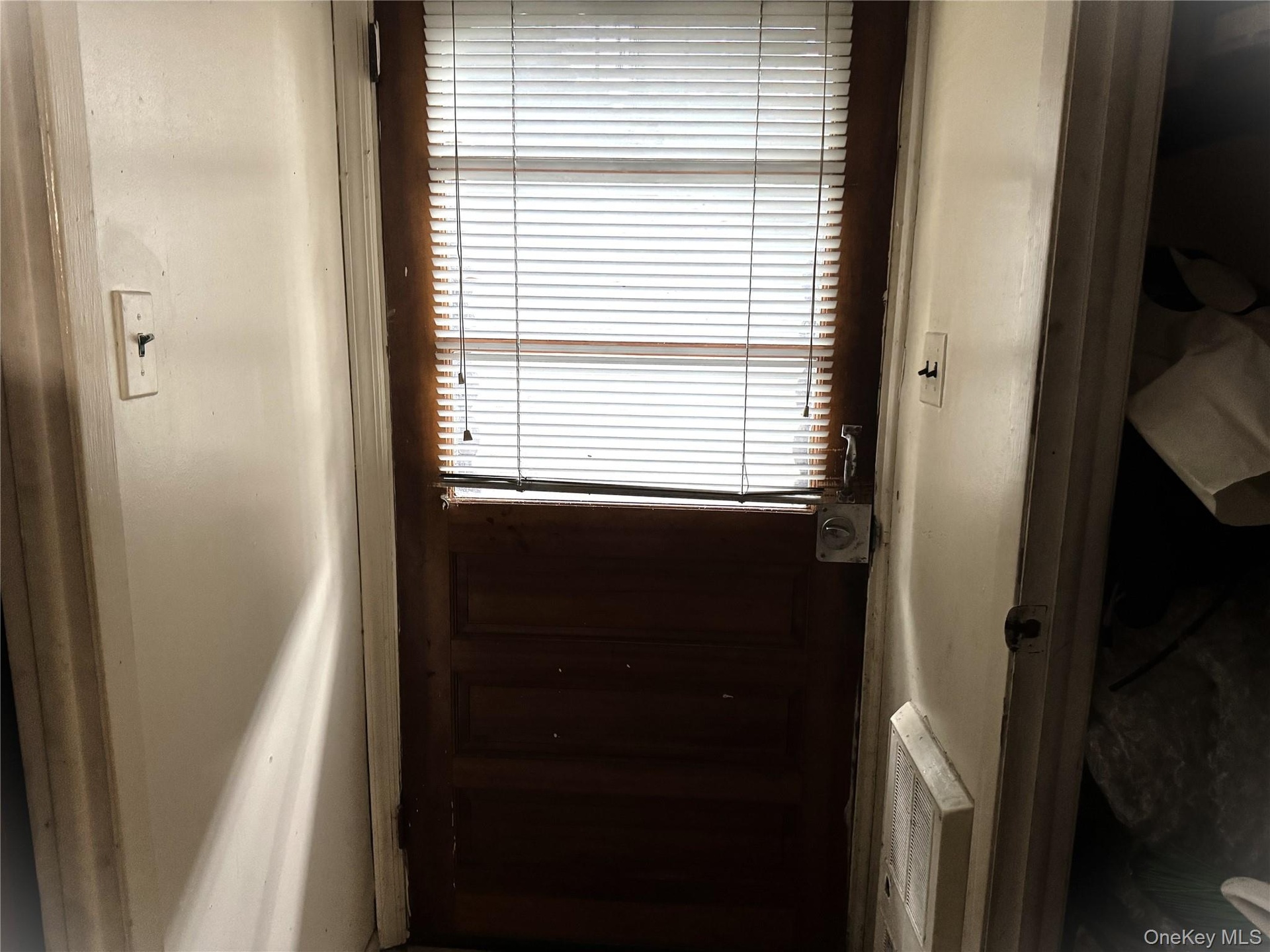 MASEMENT SEPARATE OUTSIDE ENTRANCE