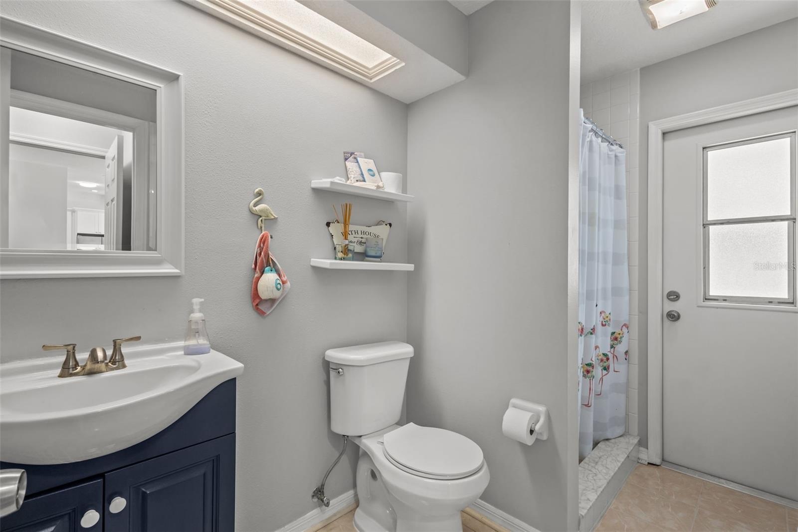 3rd bath/Pool Bathroom