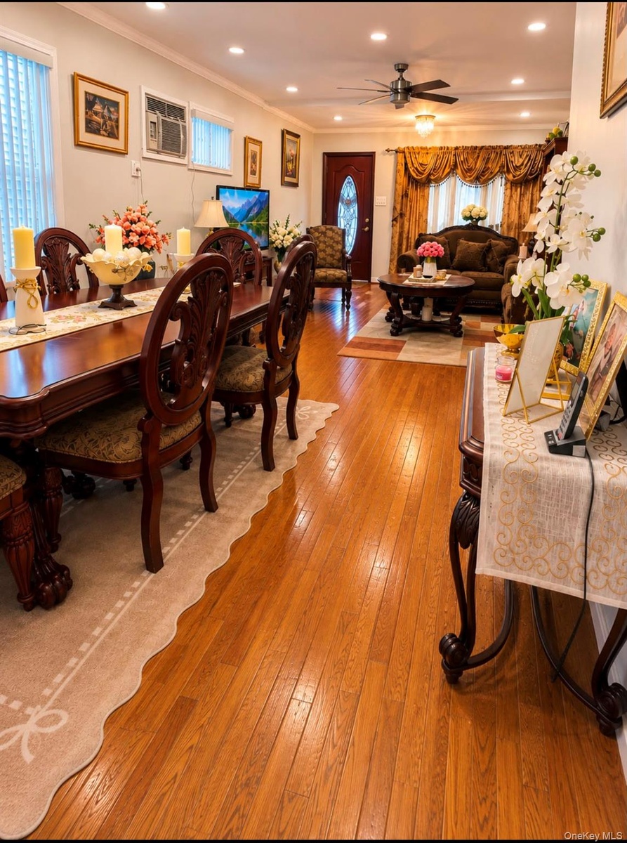 Living Room/Dining Area