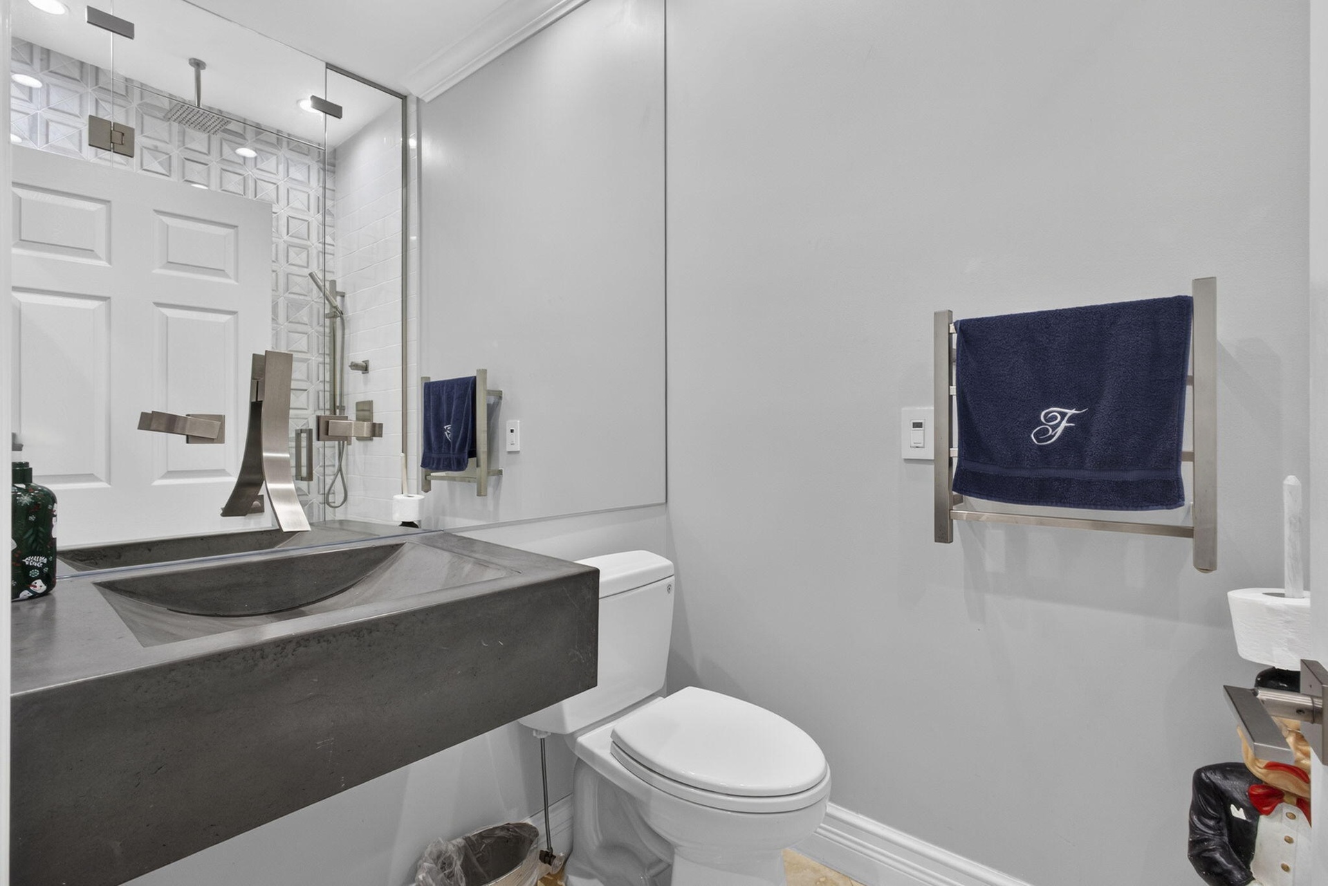 1ST LEVEL FULL BATH