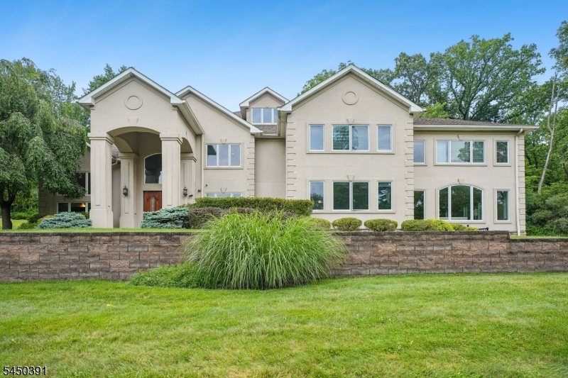 Incredible 6 Bedroom Home