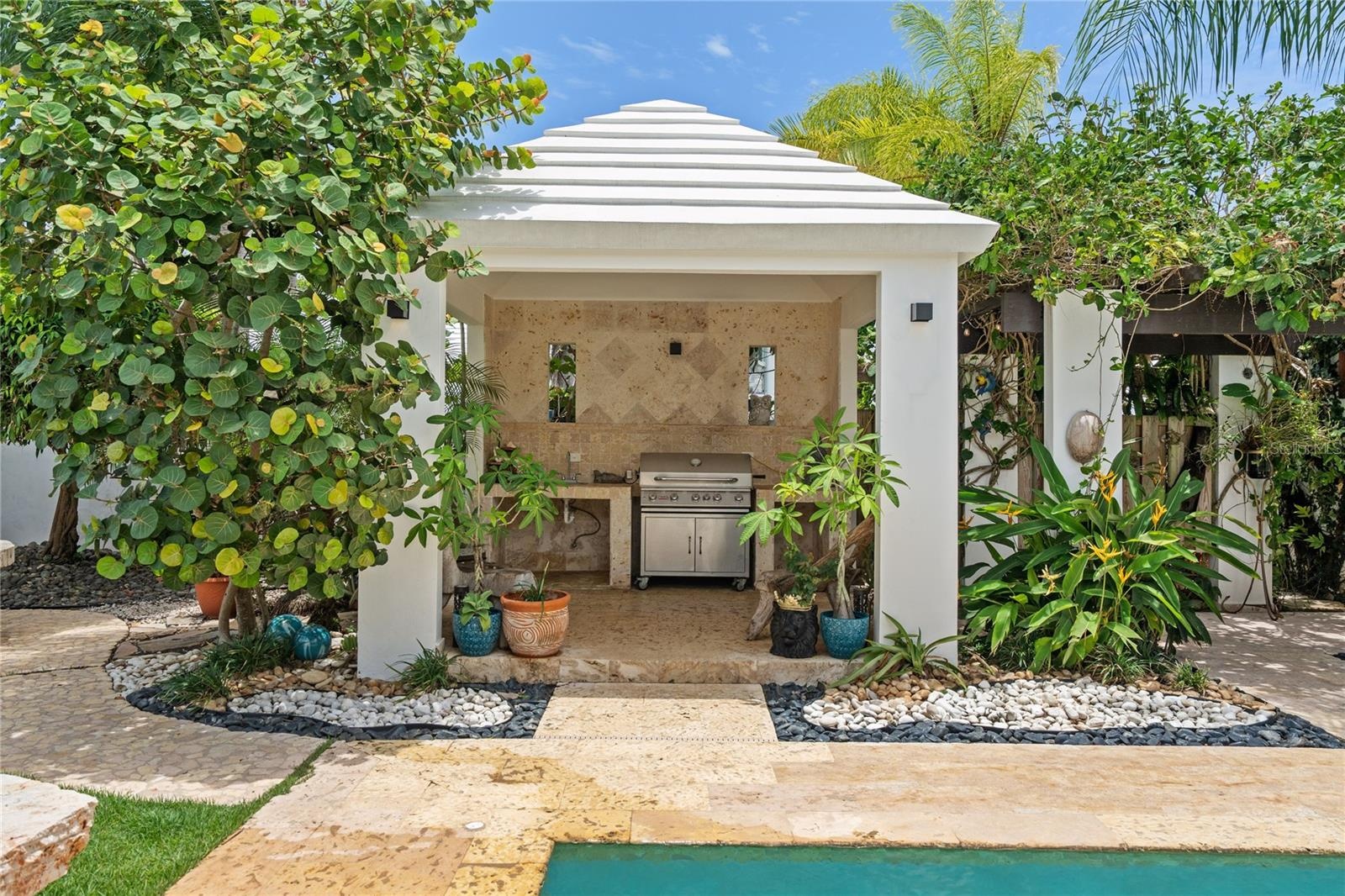 Outdoor Kitchen