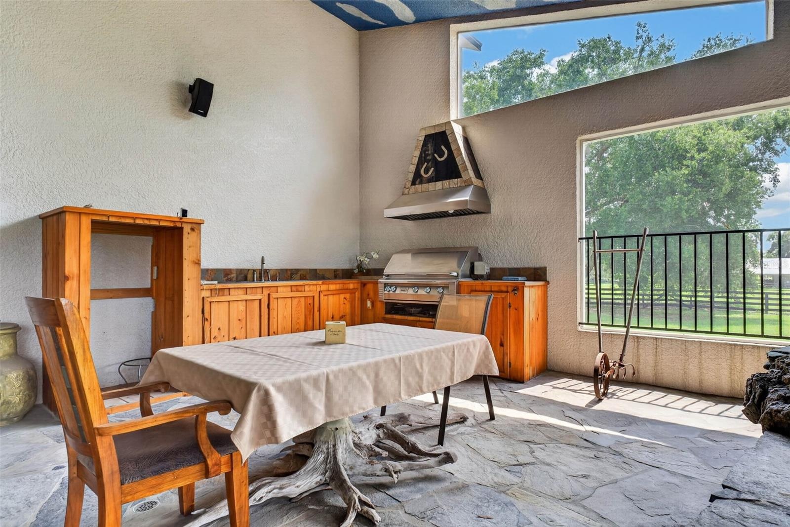 Outdoor Kitchen