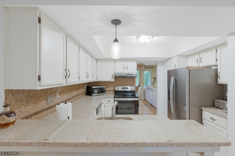 Long Shot Kitchen