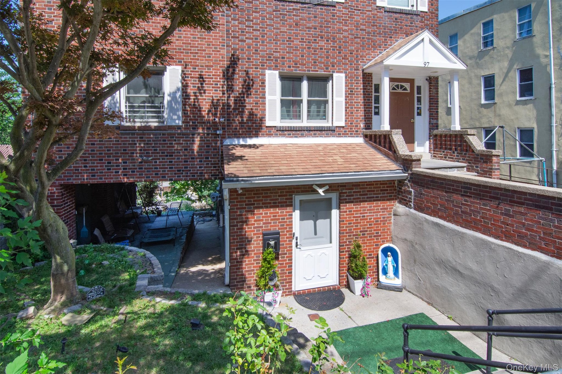 Lowest level entry to 2 bdrm unit