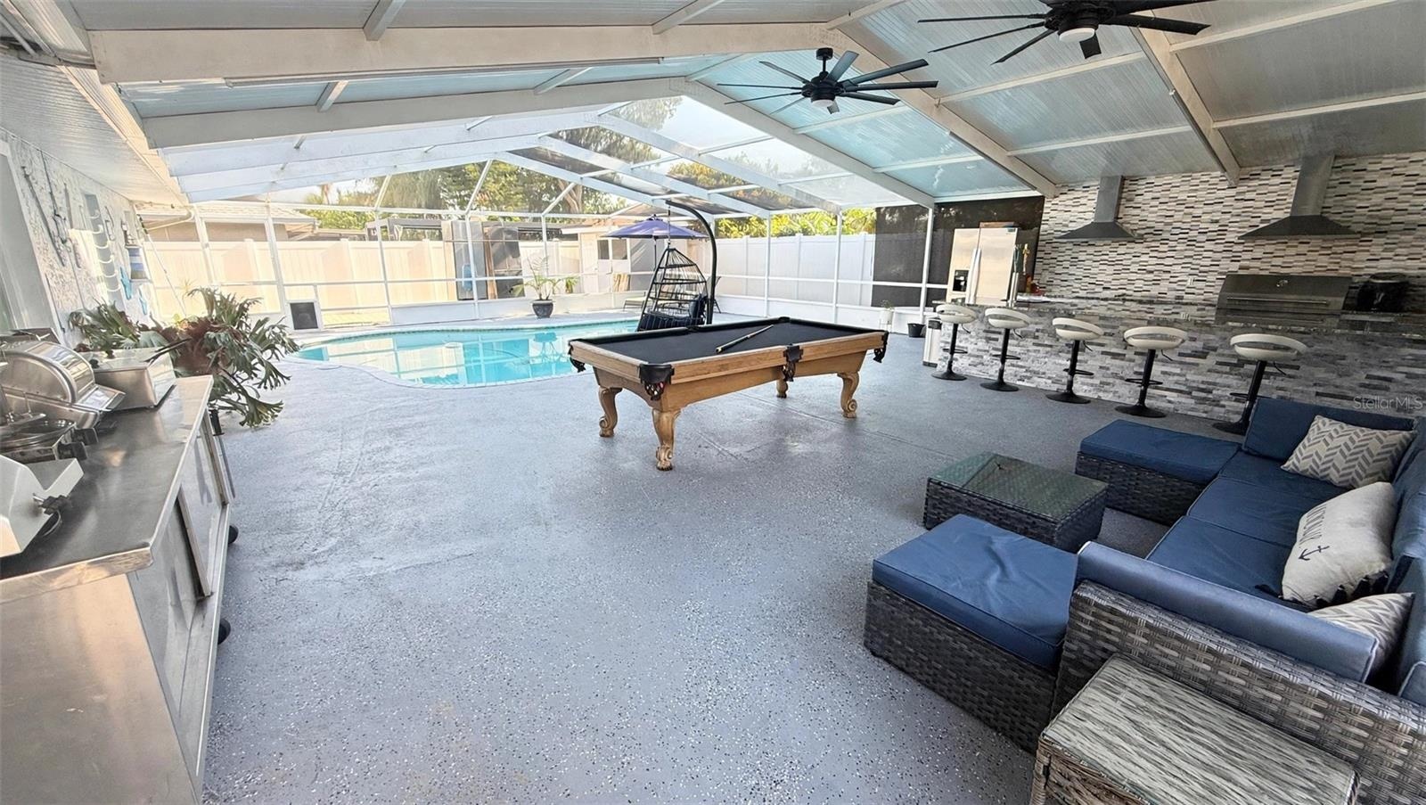 OUTDOOR KITCHEN