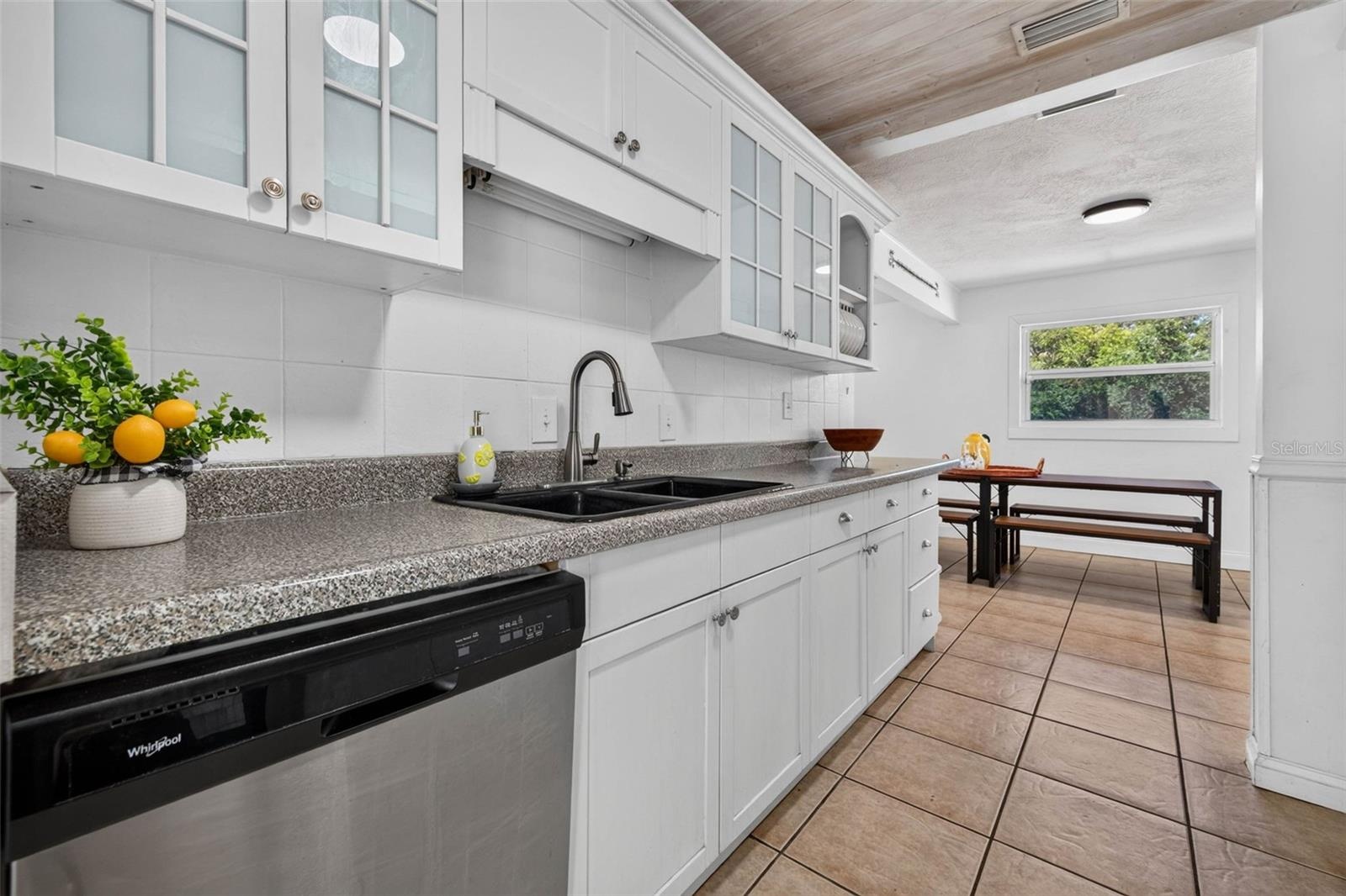 Clean and Bright Kitchen