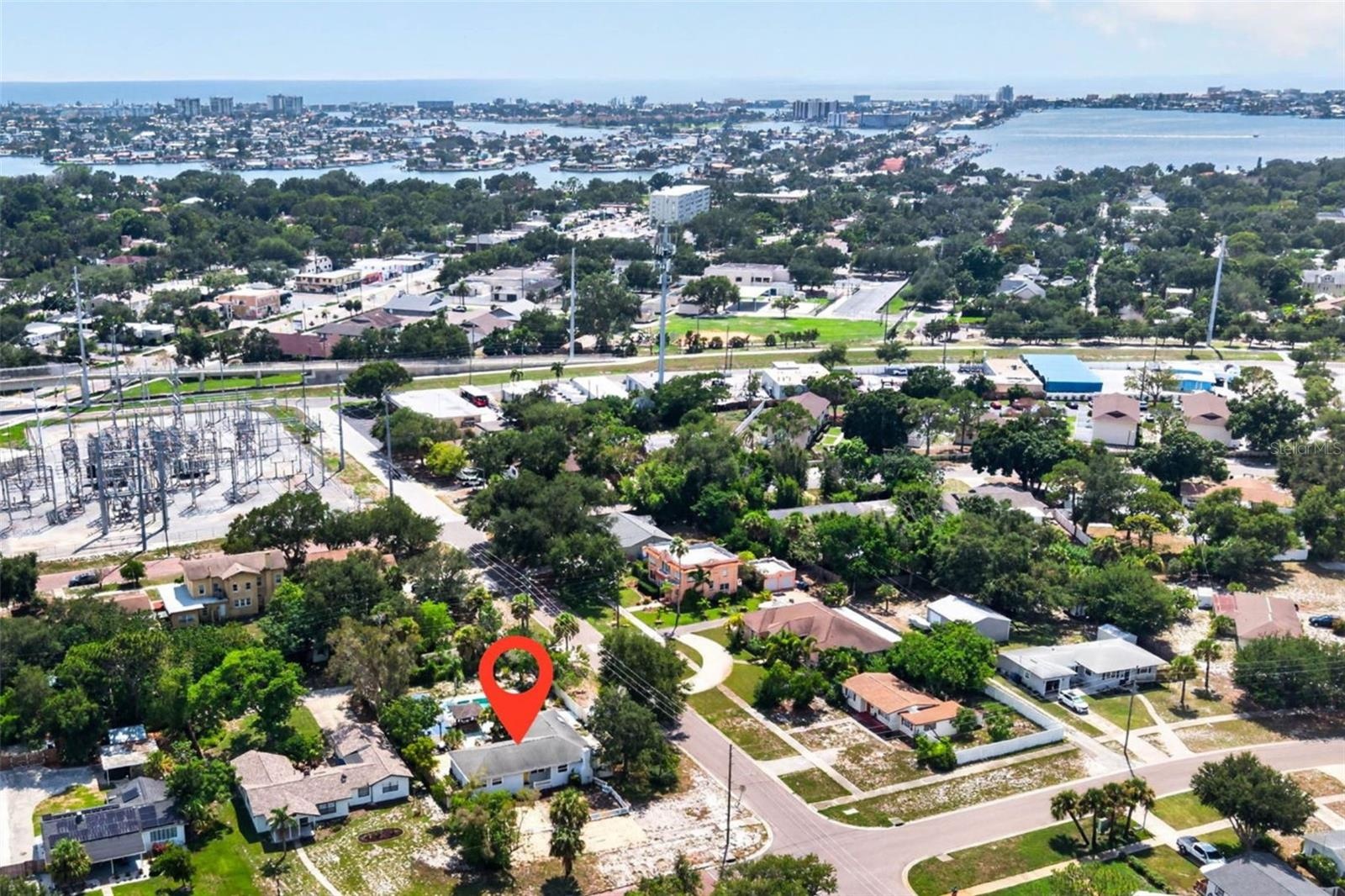 Ideal Location, steps to amenities and minutes to Gulf Beaches