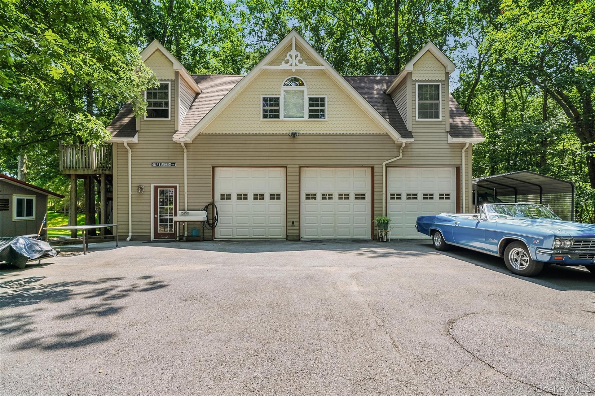 127 & 129 Hill Road Carriage House 3.5 Car Garage with 2nd Floor Loft.