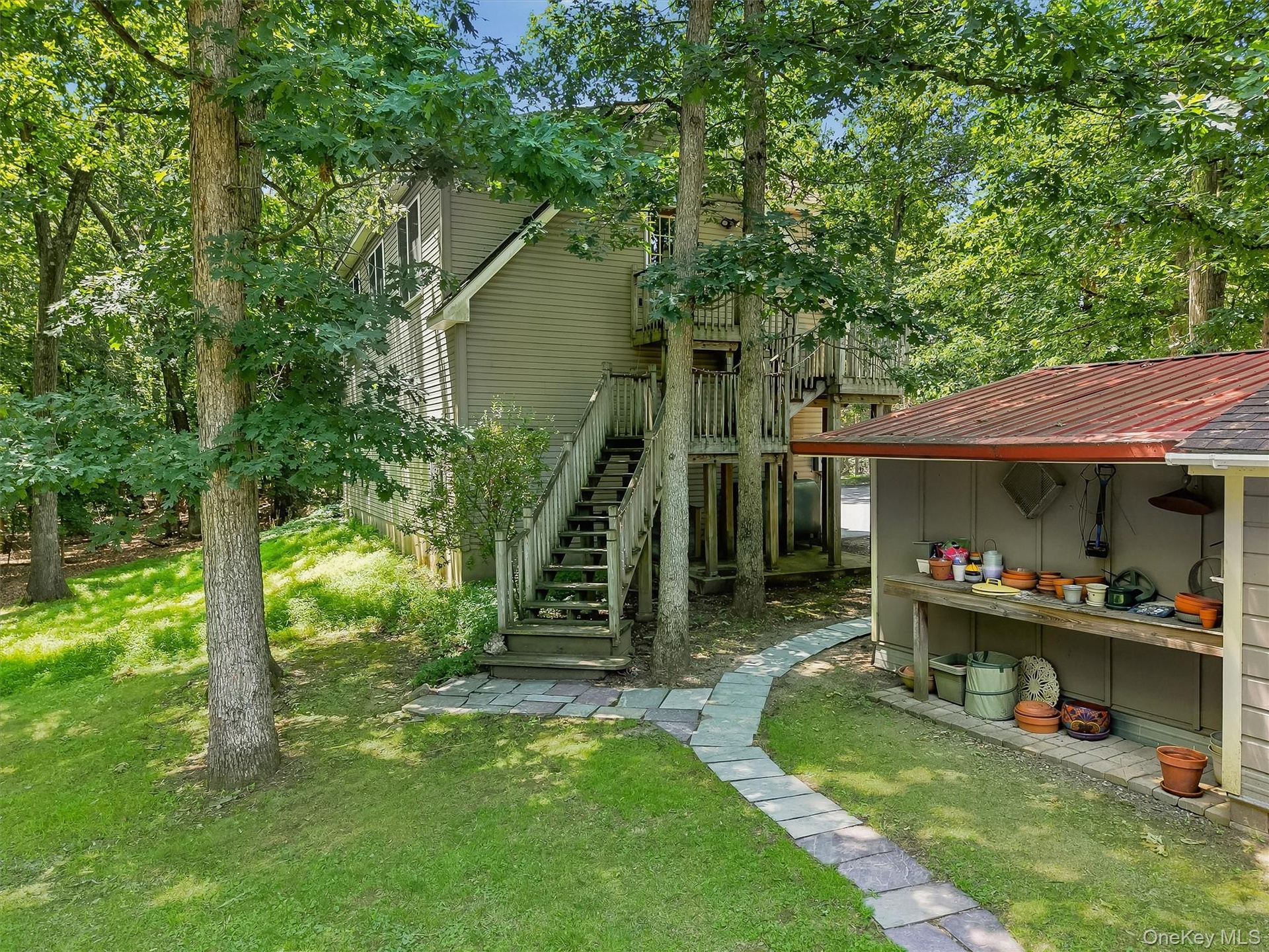 127 & 129 Hill Road Carriage House 2nd Floor Loft Separate Entrance.