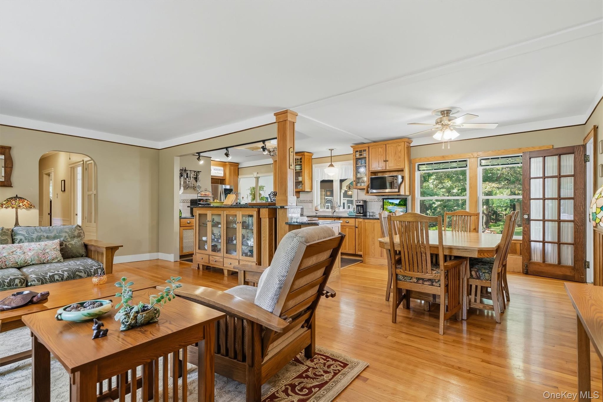 127 Hill Rd Living Room