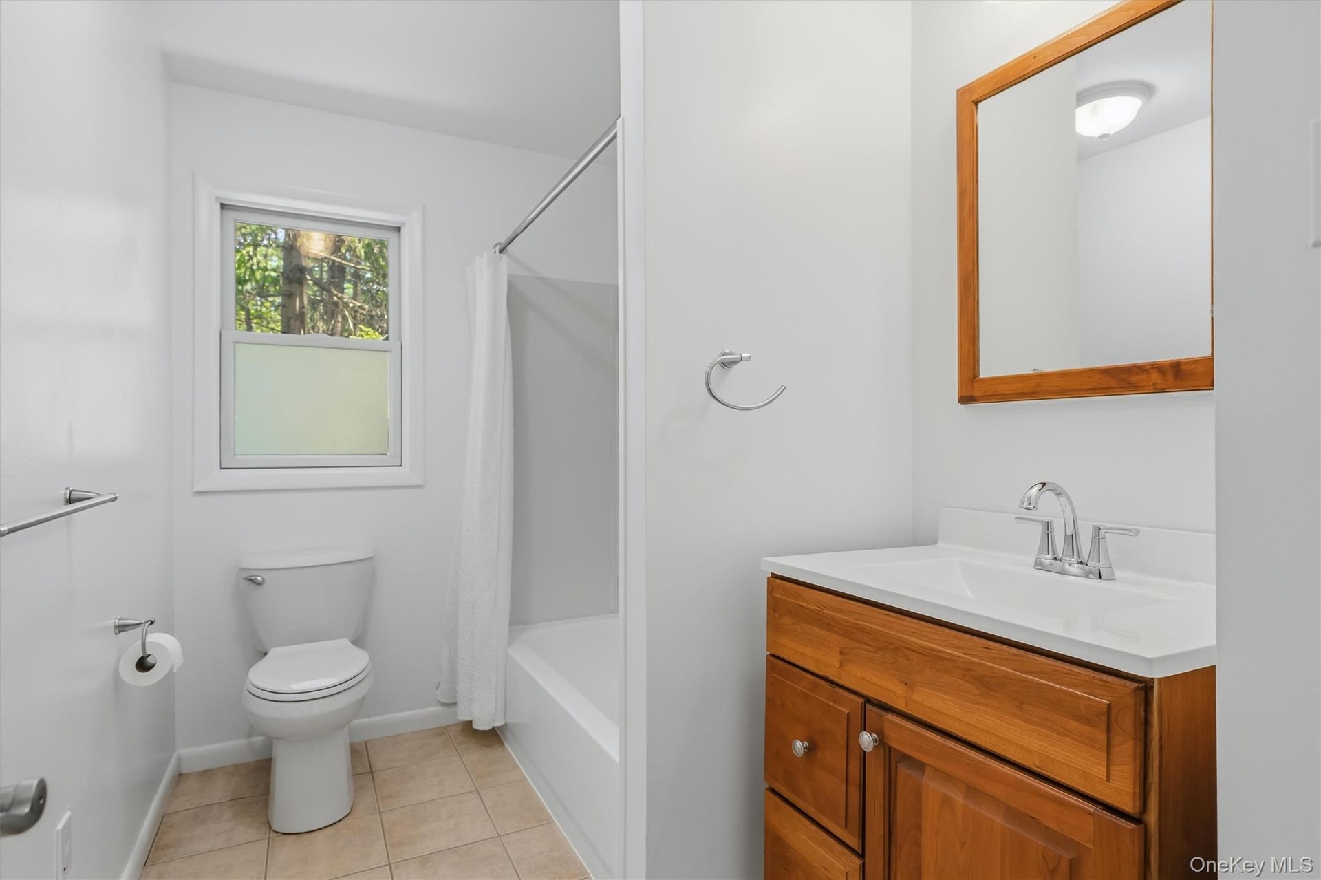131 Hill Road Main Hallway Full Bathroom.