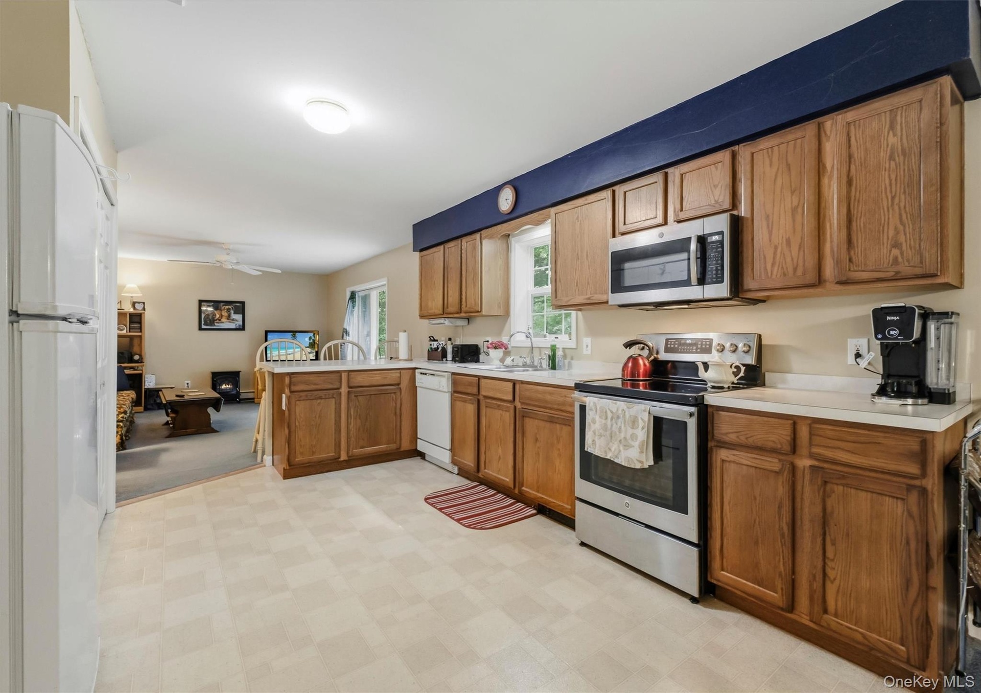 The breakfast bar works well for fast meals or buffet style entertaining