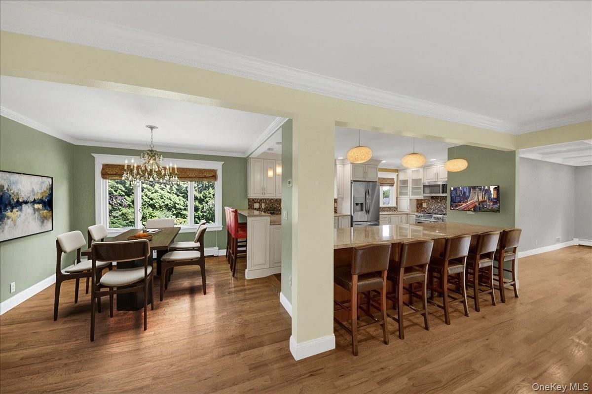 Dining room set has been virtually staged.