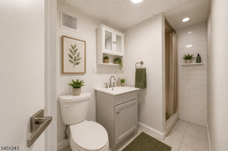 bathroom basement full